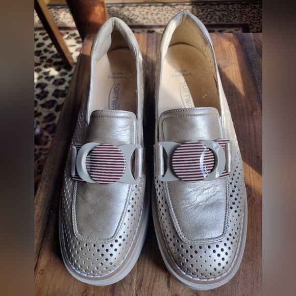Softwaves Gold Leather Chunky Heel Loafers Size 40 (9.5) - Picture 4 of 8